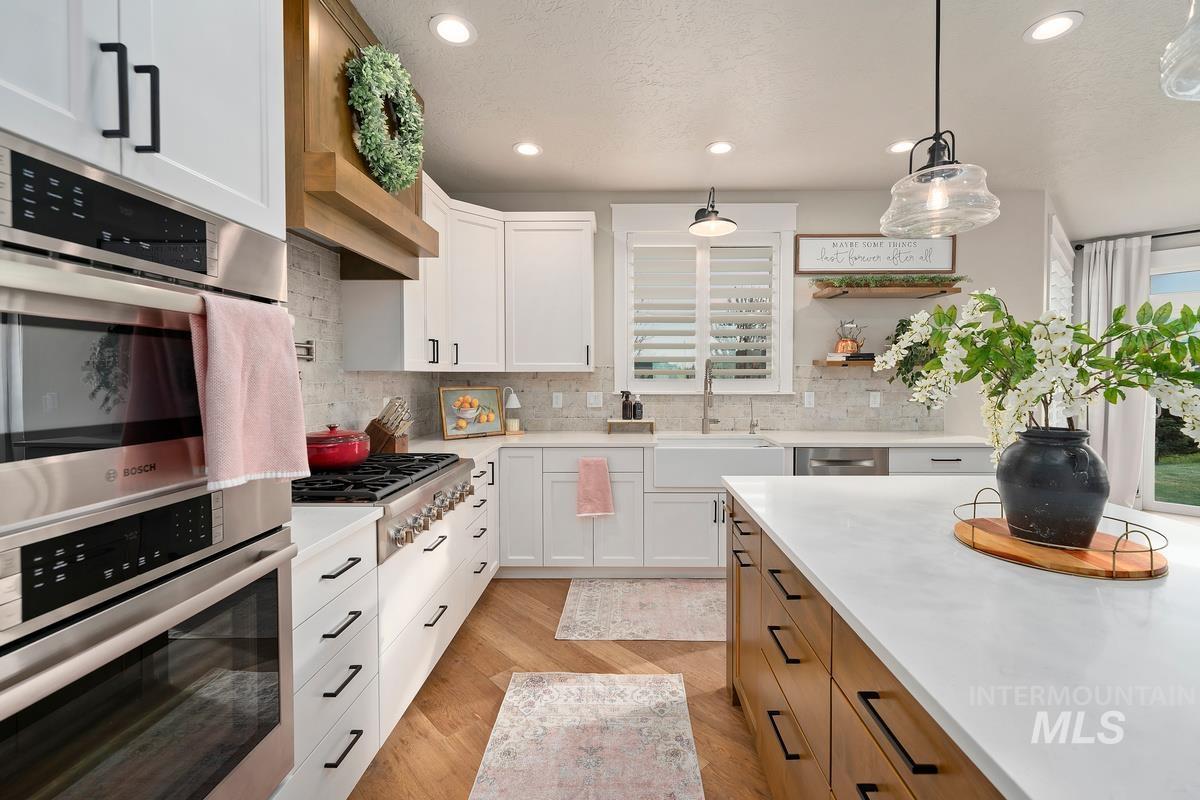 15111 Pinehurst Way Property Photo 9
