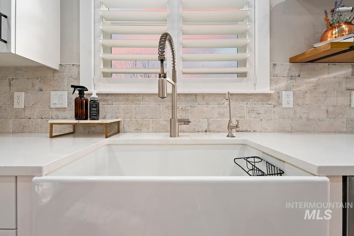 15111 Pinehurst Way Property Photo 12