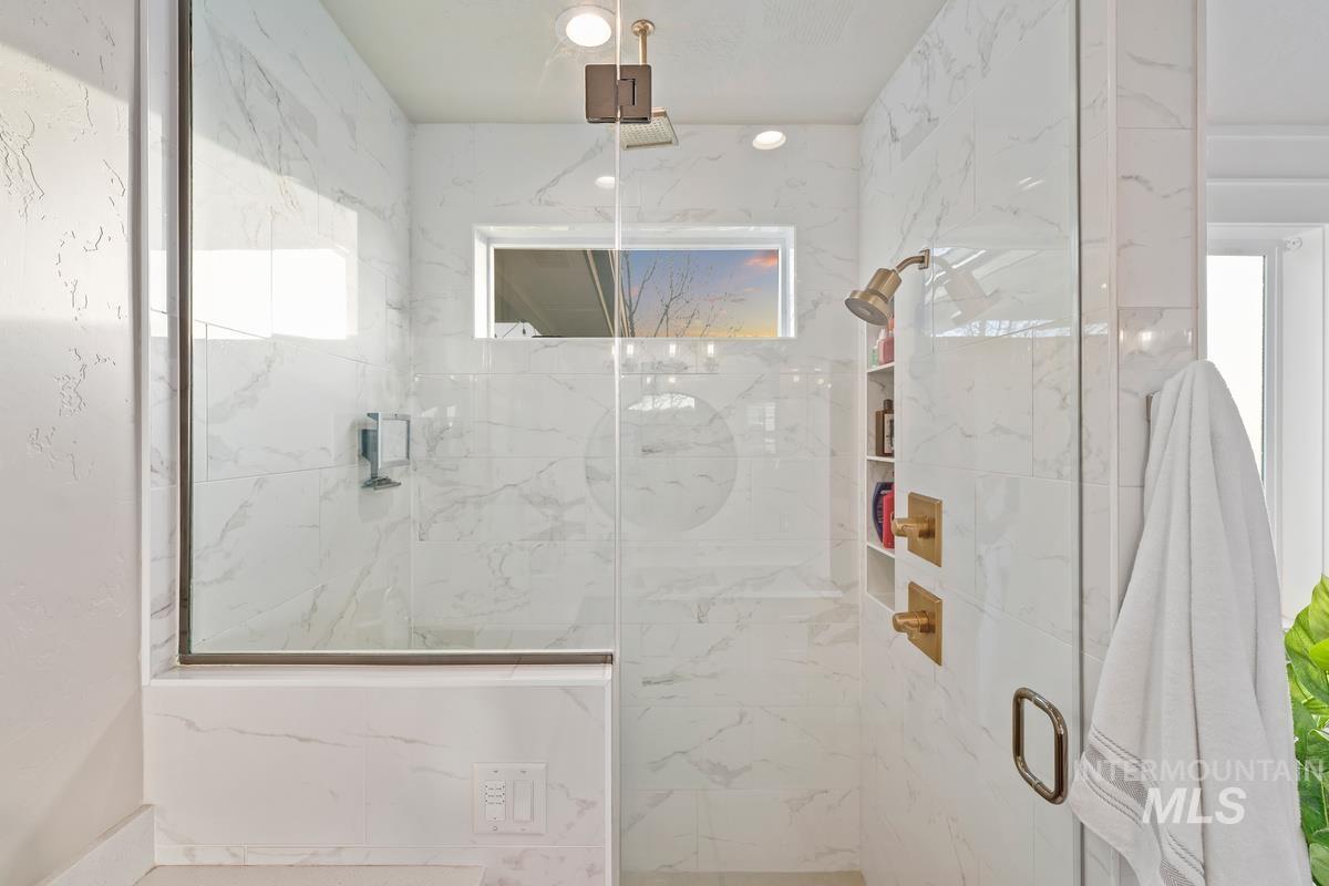 15111 Pinehurst Way Property Photo 23