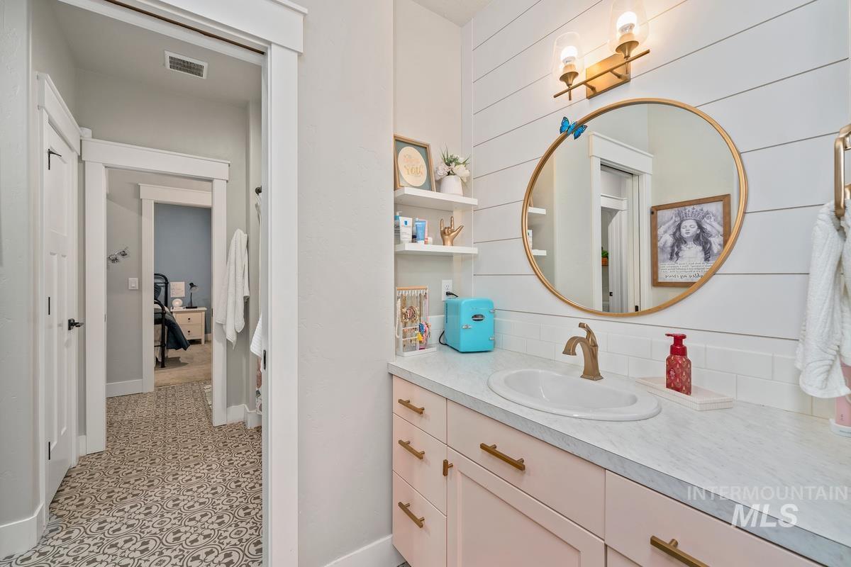 15111 Pinehurst Way Property Photo 28