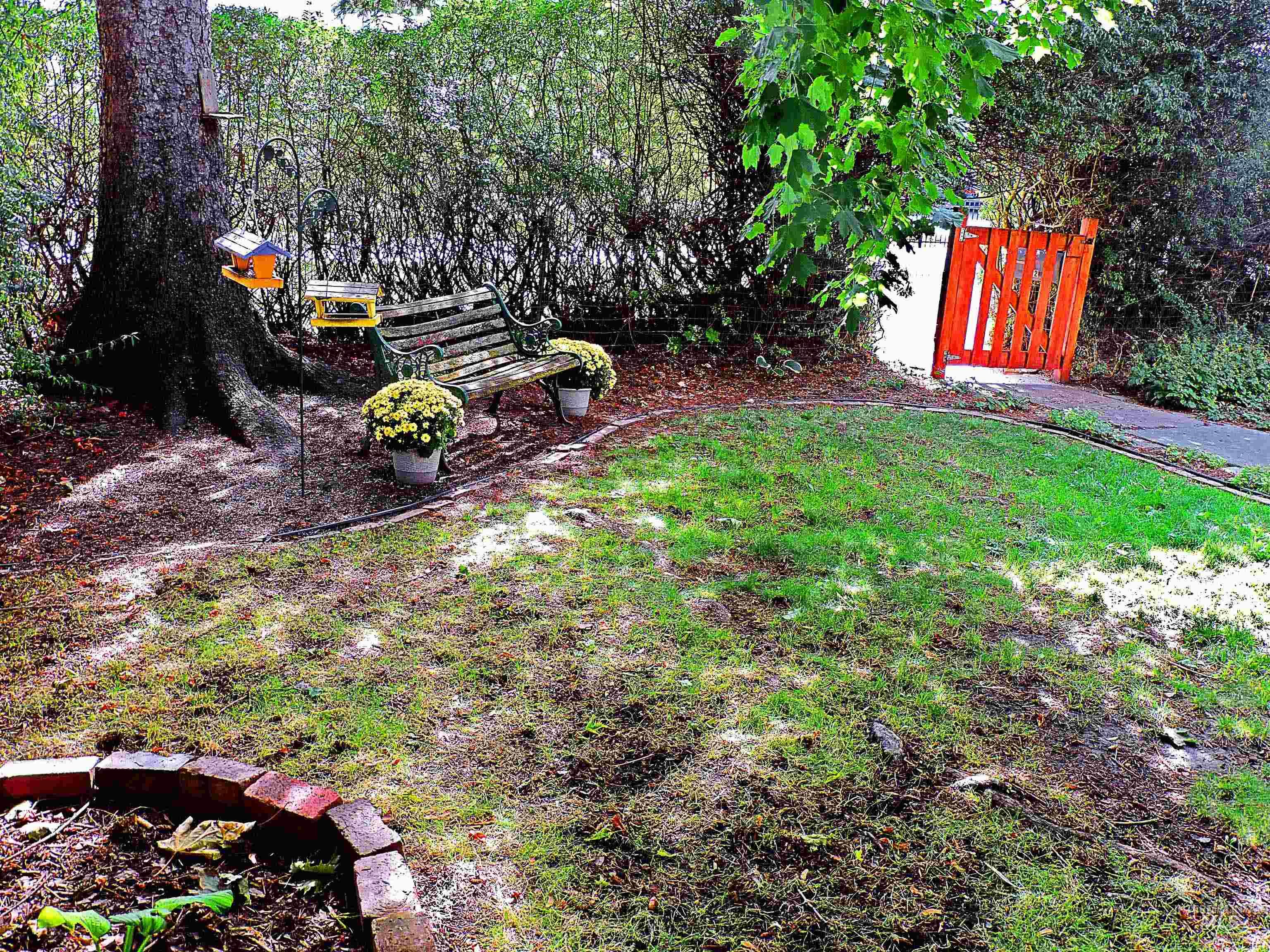 512 W 1st St Property Photo 23