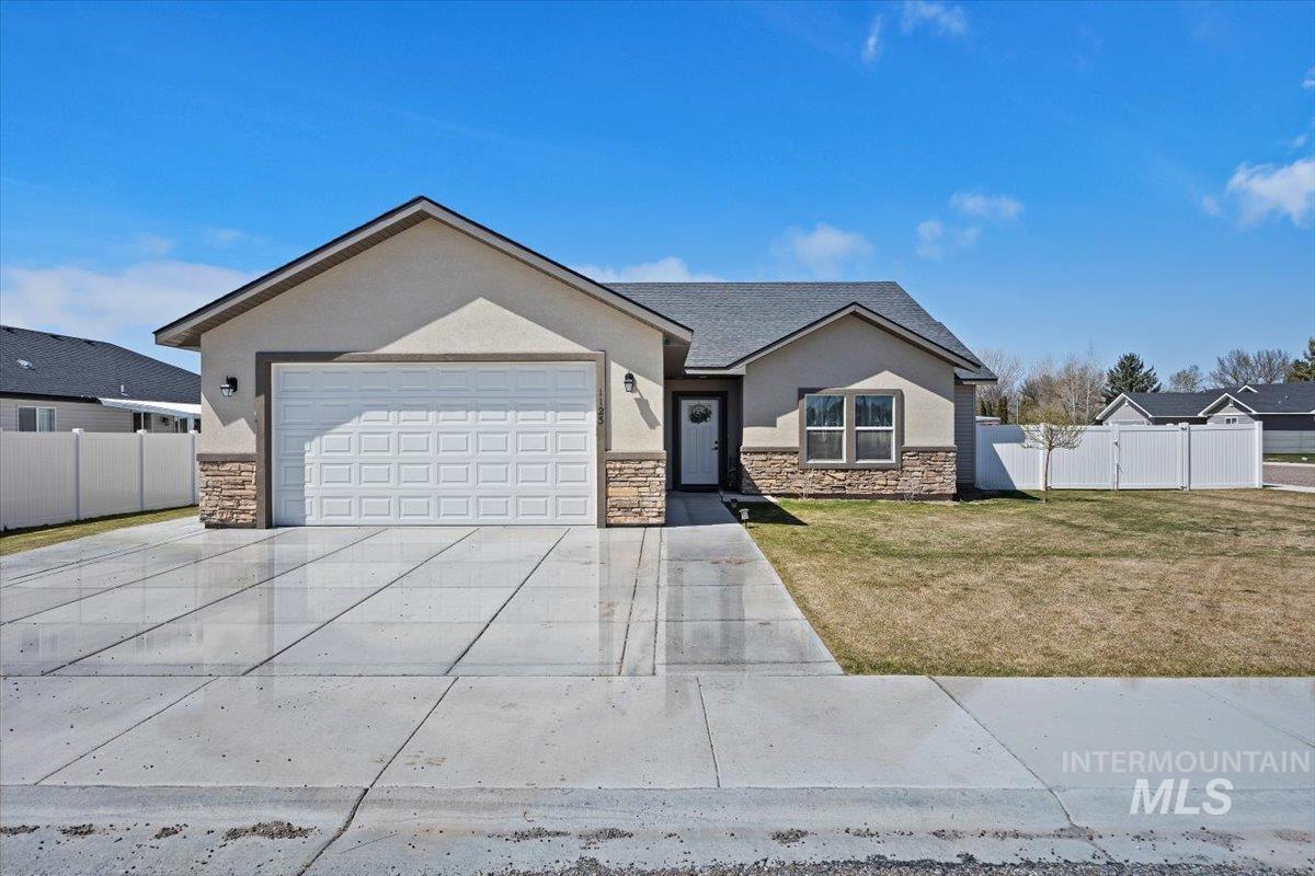 1123 Amber Drive Property Photo