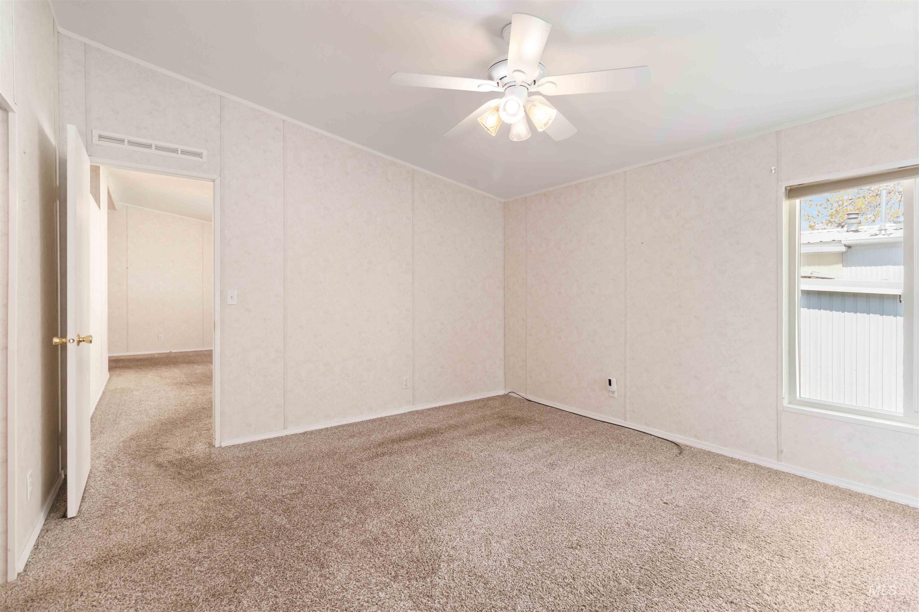 9390 Ustick Property Photo 14