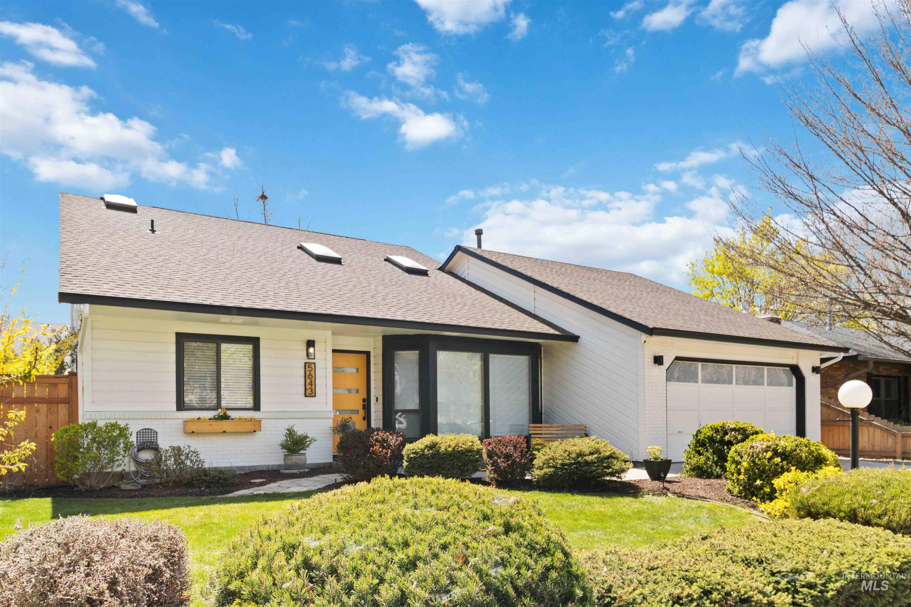 5643 W Gate House Property Photo