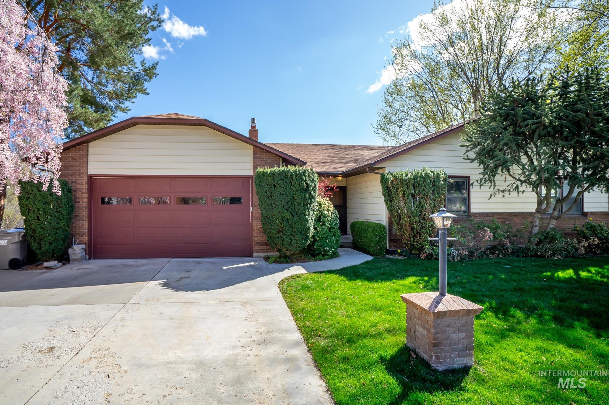 2475 E Parkside Dr Property Photo 1