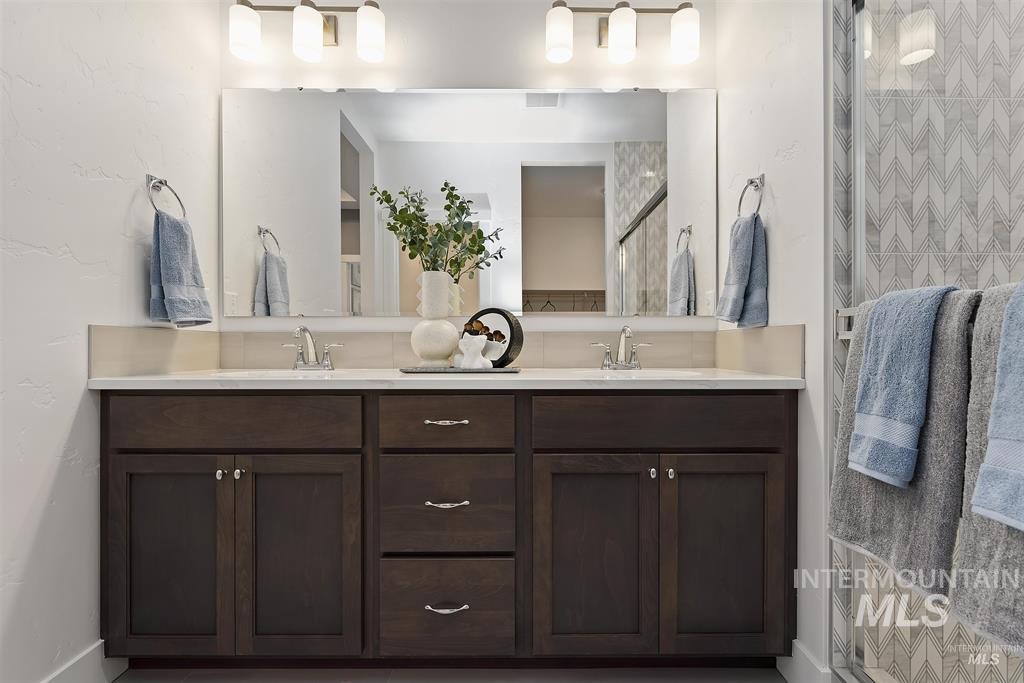 5600 W Aralia Dr Property Photo 2