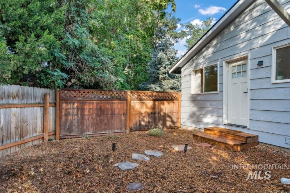 2245 S Euclid Ave Property Photo 23