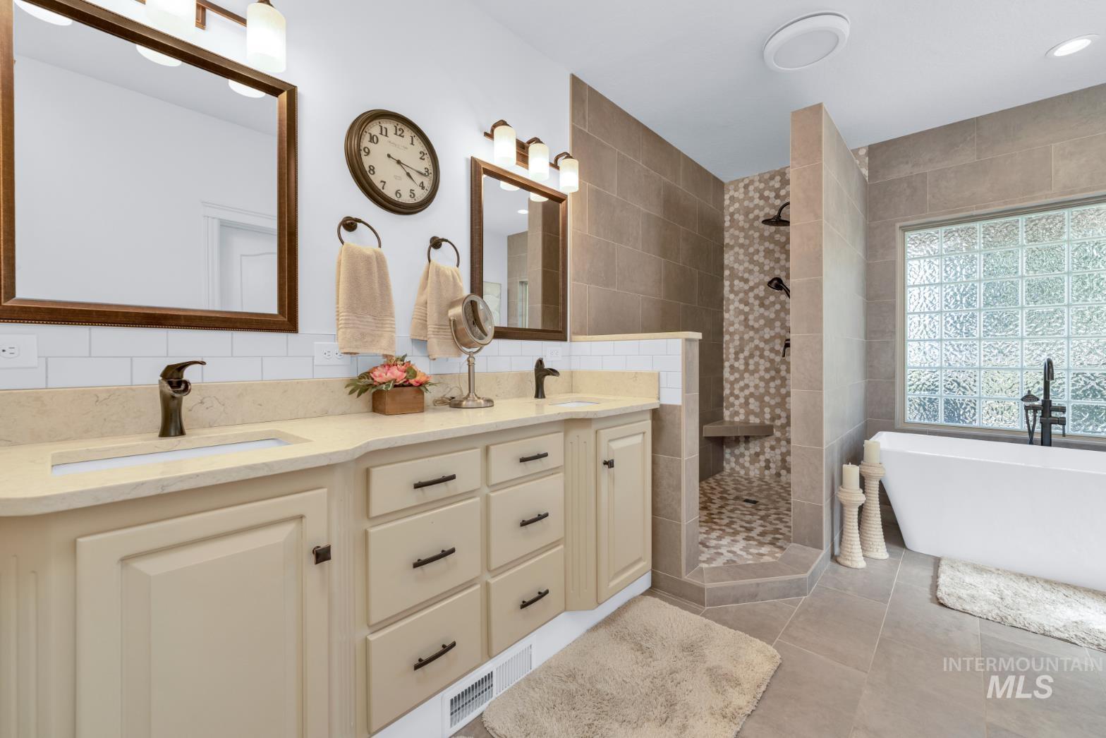 1645 S River Grove Way Property Photo 8