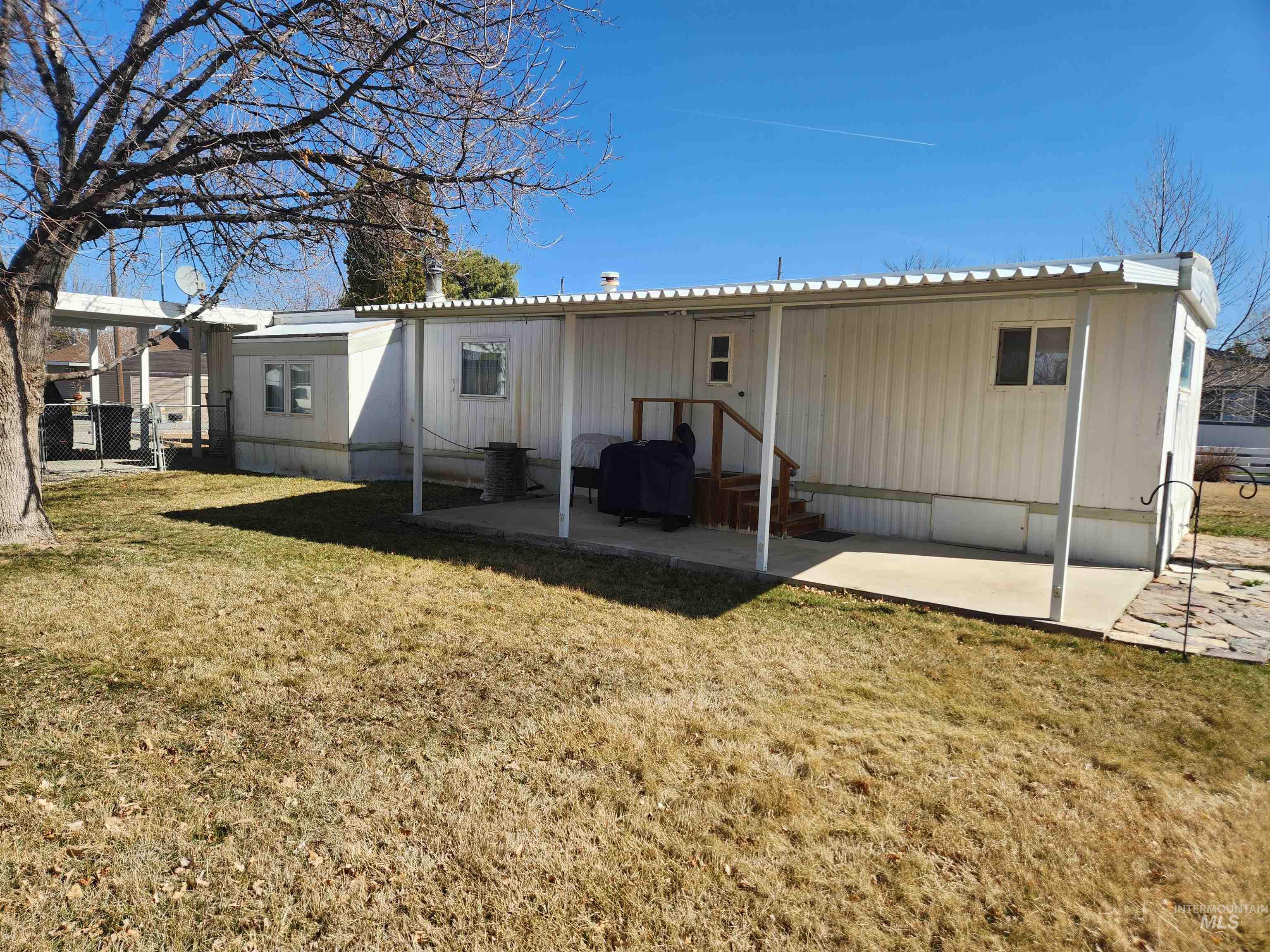 207 Kennedy St Property Photo 2