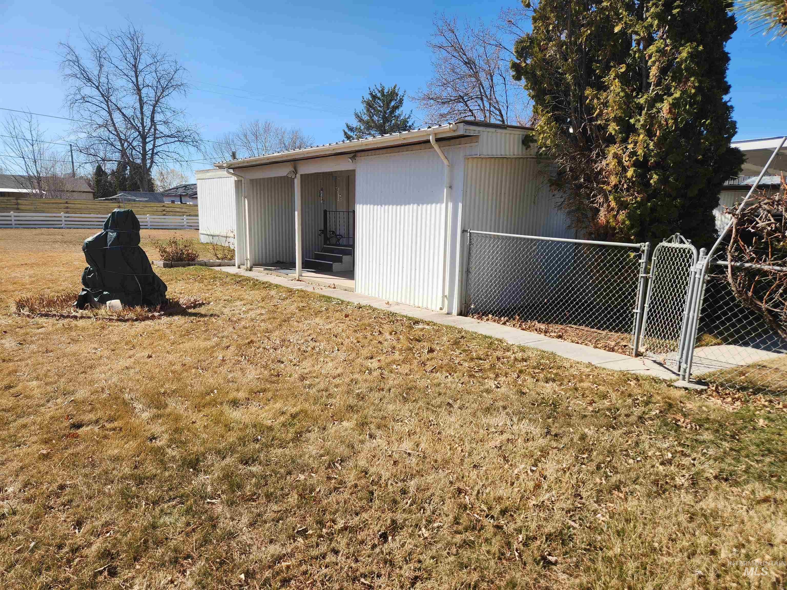 207 Kennedy St Property Photo 4
