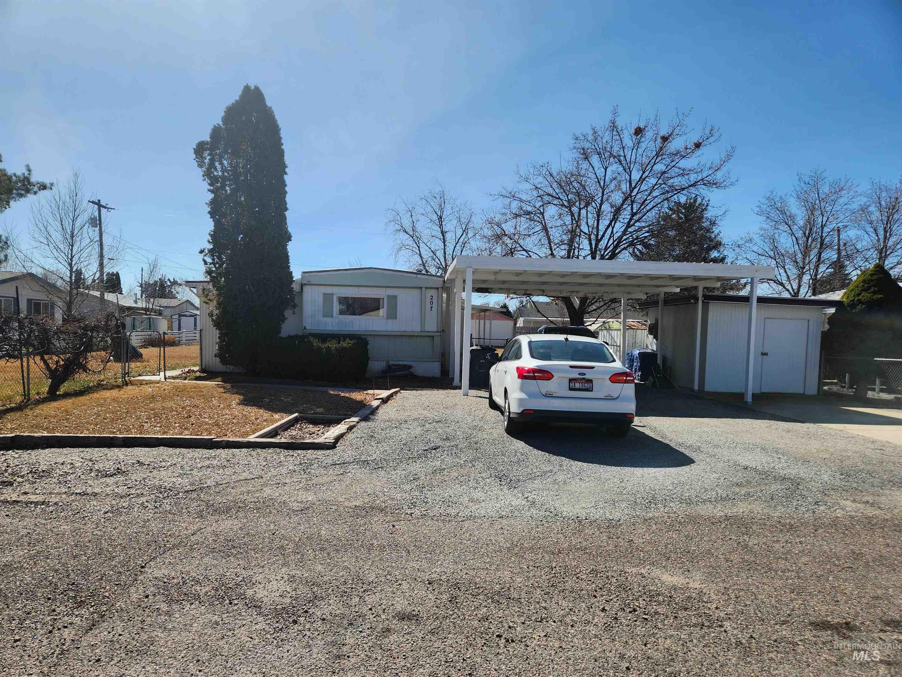 207 Kennedy St Property Photo 6