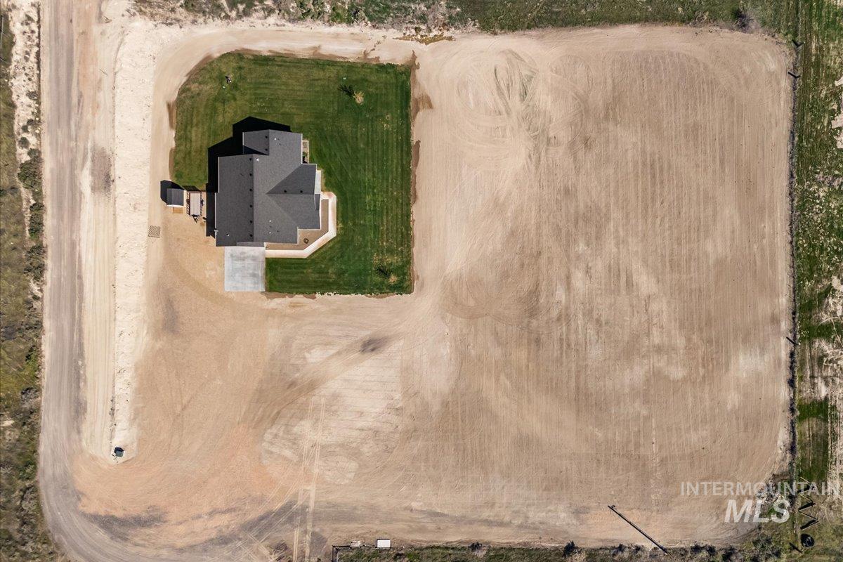 12454 Nighthawk Ln Property Photo 3
