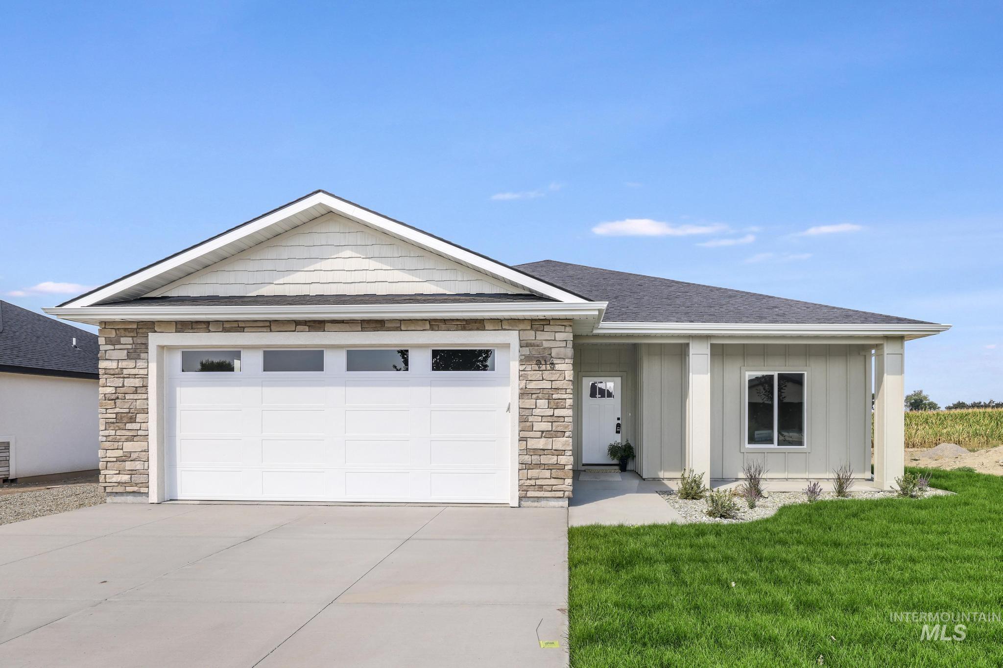 916 23rd Ave E Property Photo 1