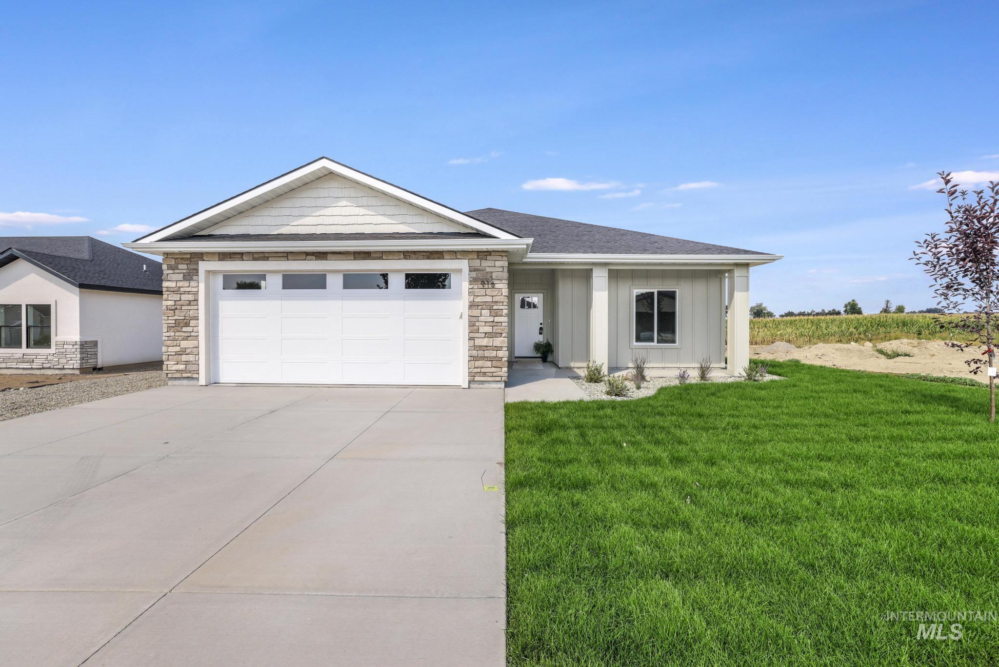 916 23rd Ave E Property Photo 3