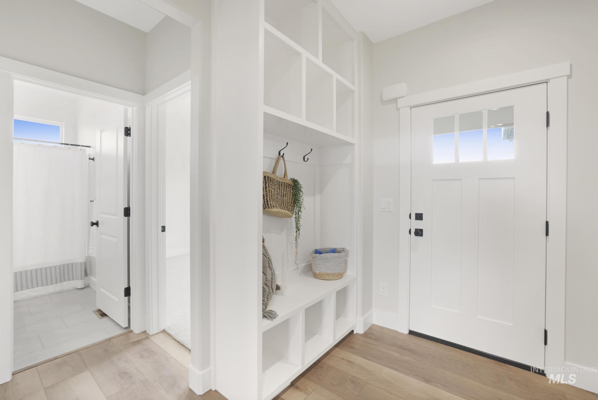 916 23rd Ave E Property Photo 4