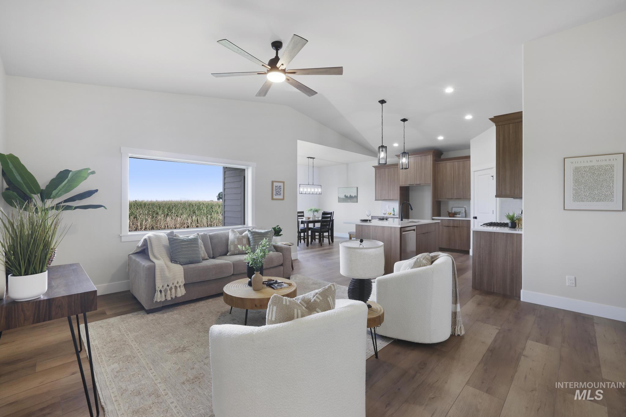 916 23rd Ave E Property Photo 5