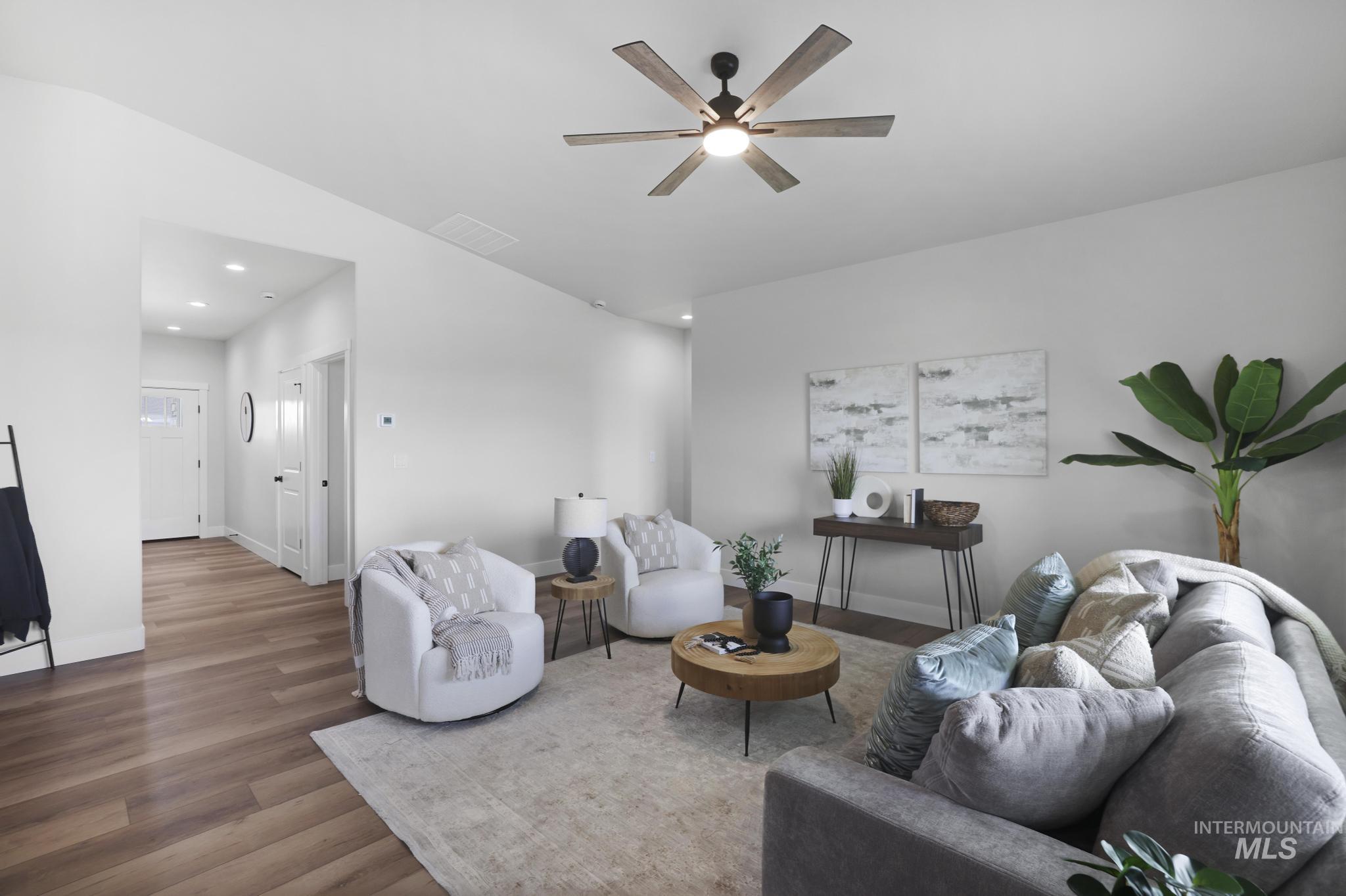 916 23rd Ave E Property Photo 6