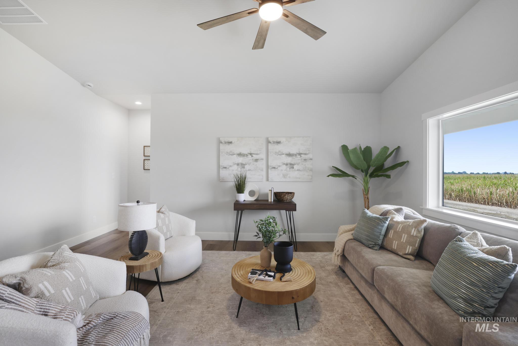 916 23rd Ave E Property Photo 8