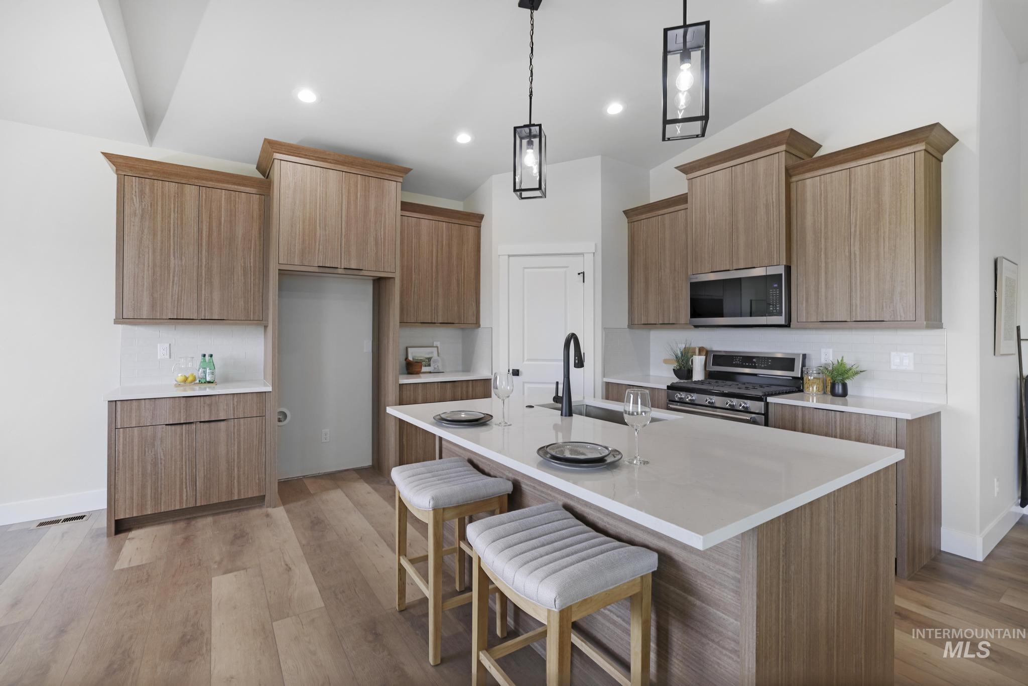 916 23rd Ave E Property Photo 9