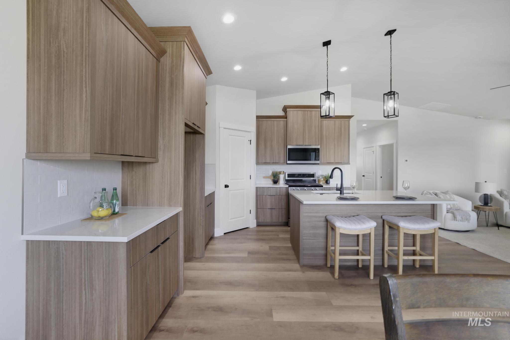 916 23rd Ave E Property Photo 10