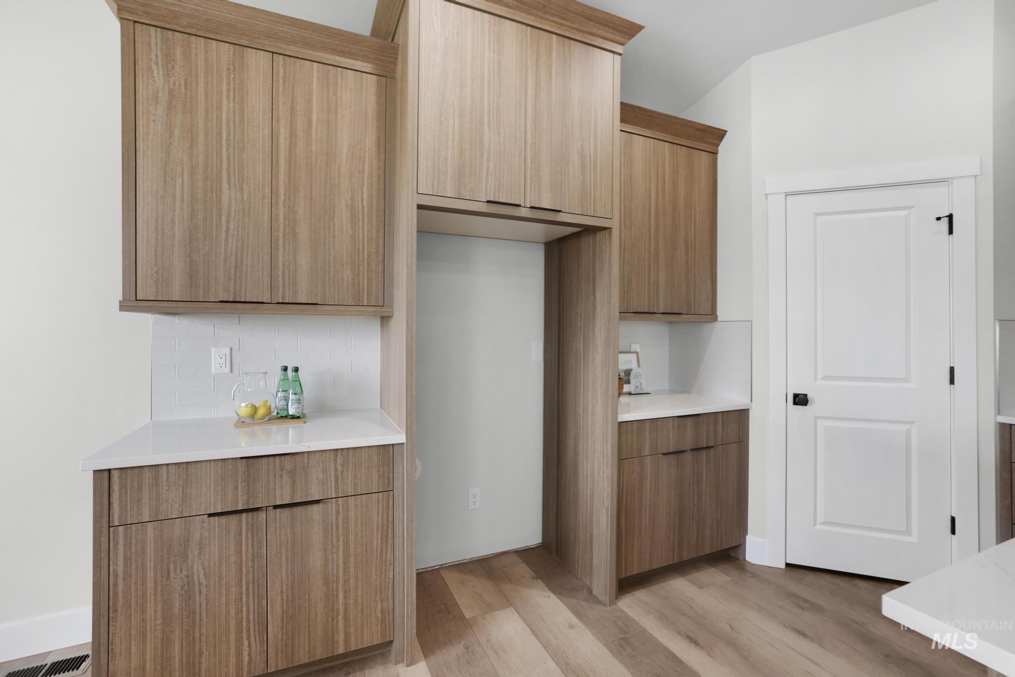 916 23rd Ave E Property Photo 12