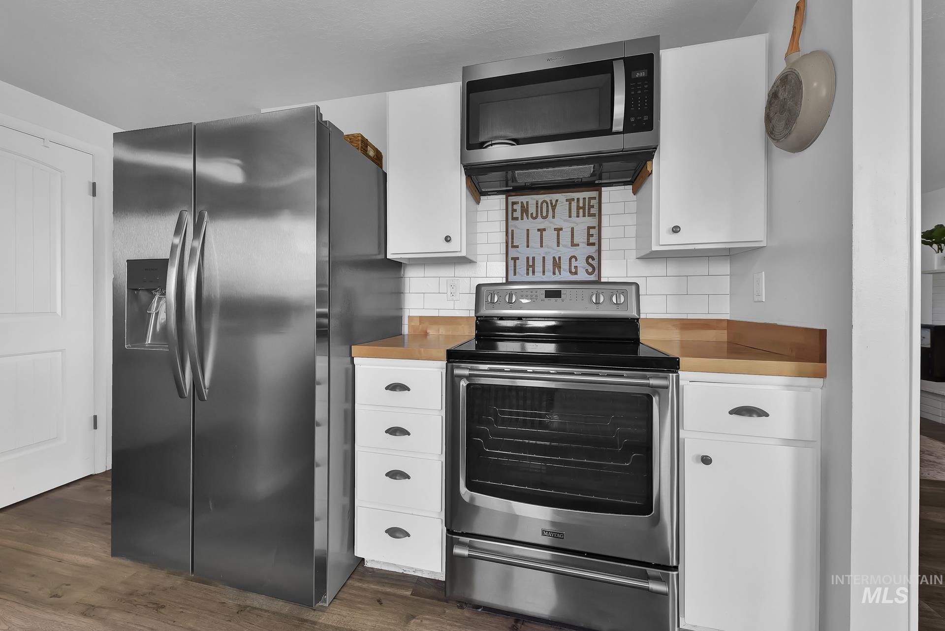 1755 S Artesian Rd. Property Photo 13