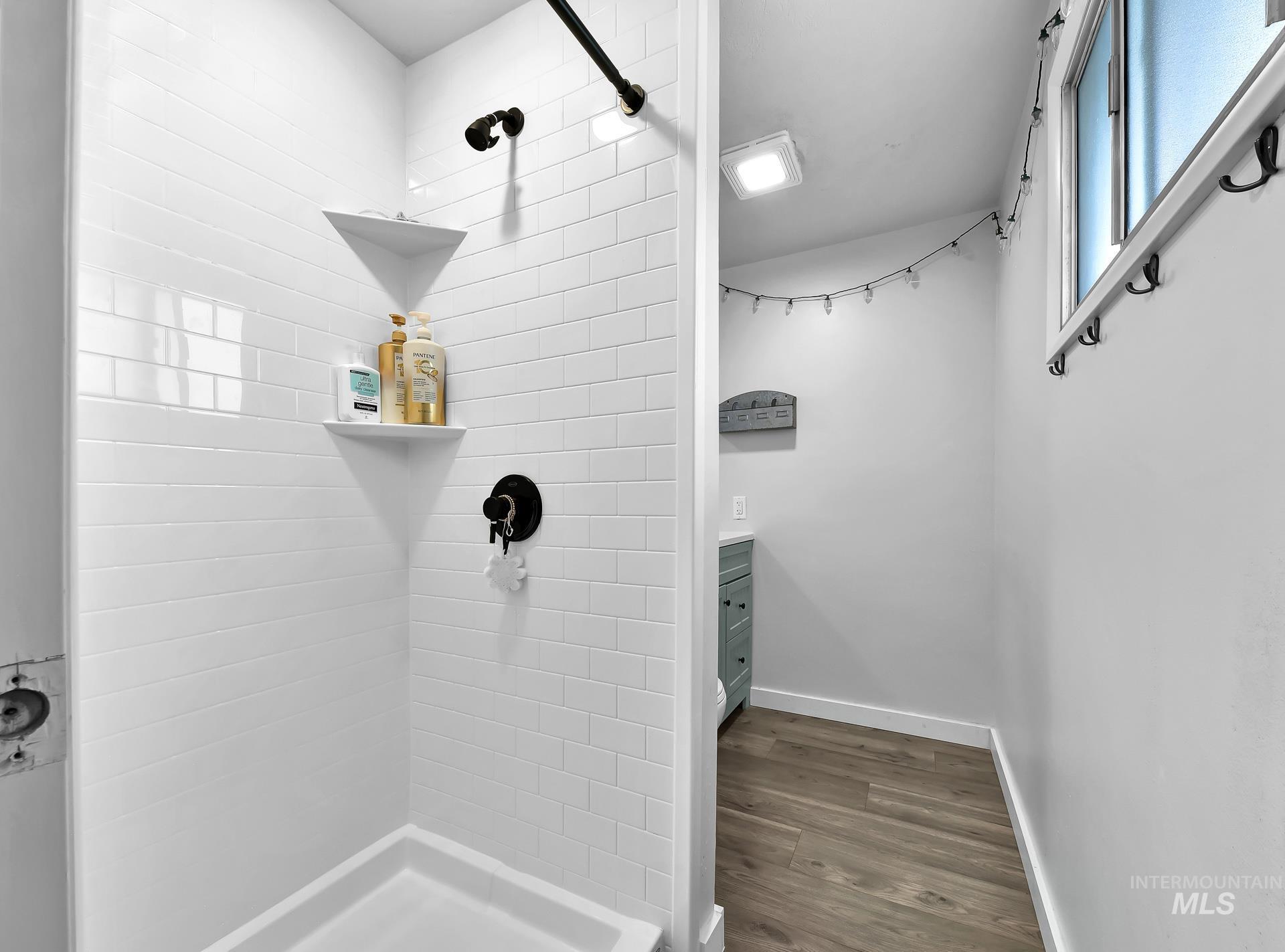 1755 S Artesian Rd. Property Photo 21