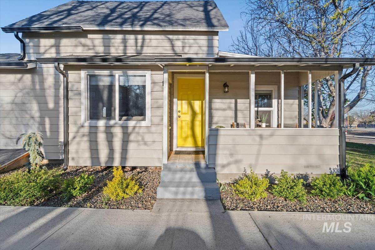 1916 E Oak St. Property Photo