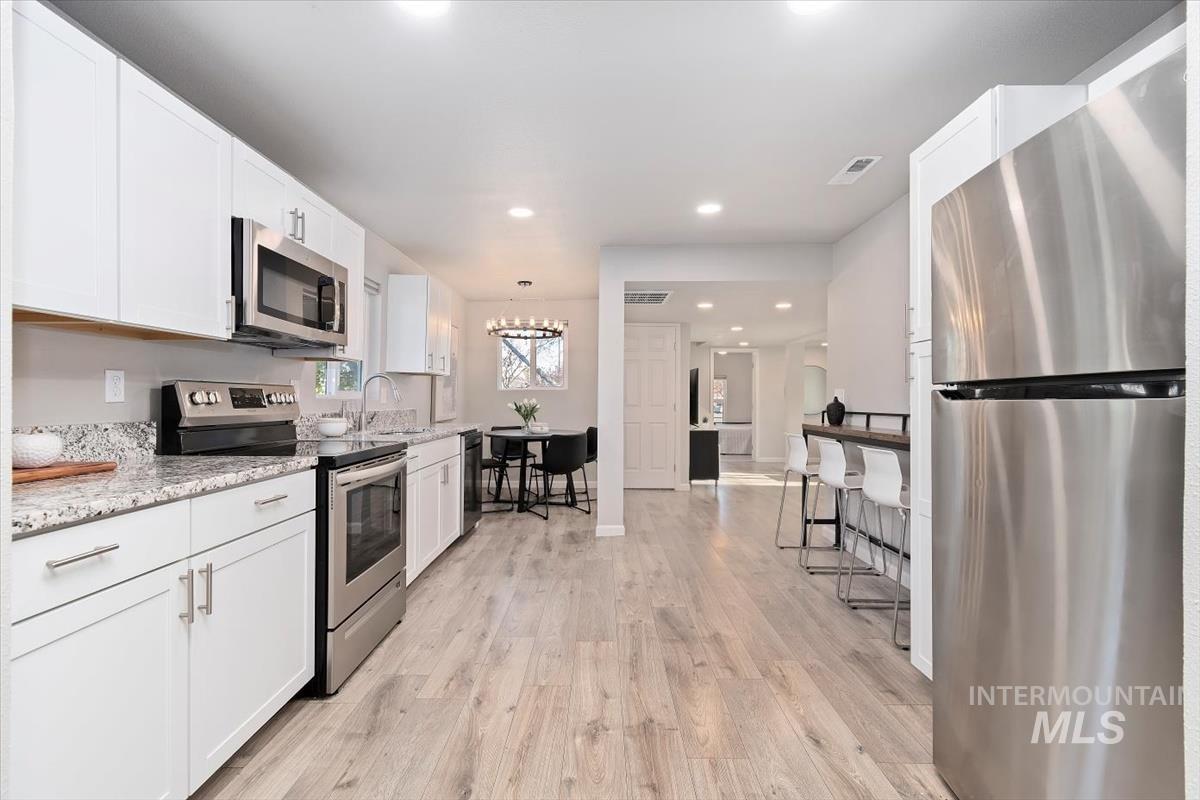 1916 E Oak St. Property Photo 1