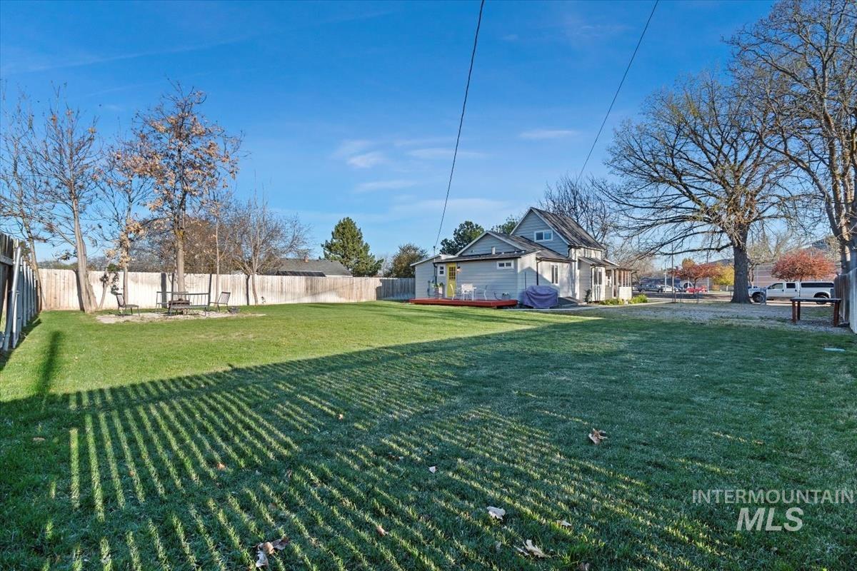 1916 E Oak St. Property Photo 3