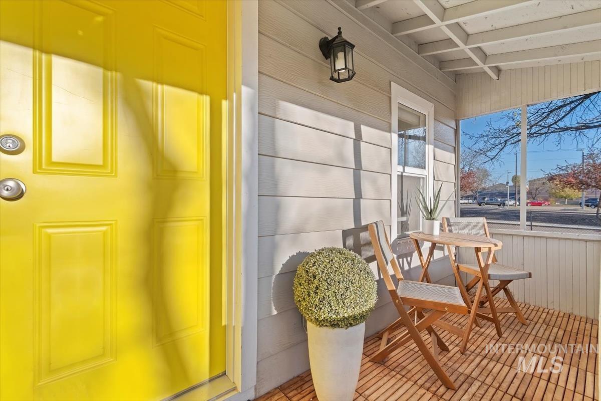 1916 E Oak St. Property Photo 4