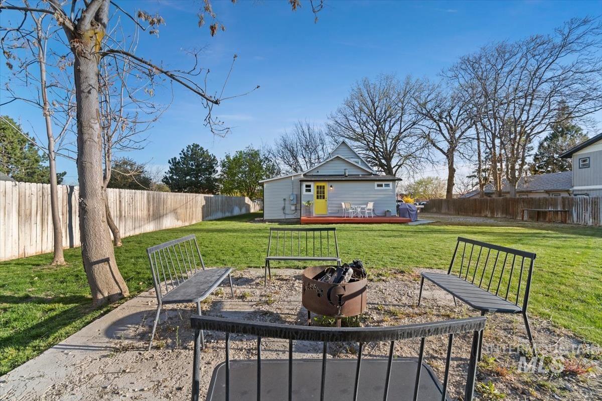 1916 E Oak St. Property Photo 5