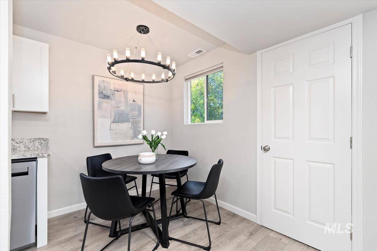 1916 E Oak St. Property Photo 9