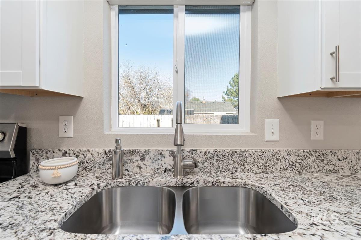 1916 E Oak St. Property Photo 10