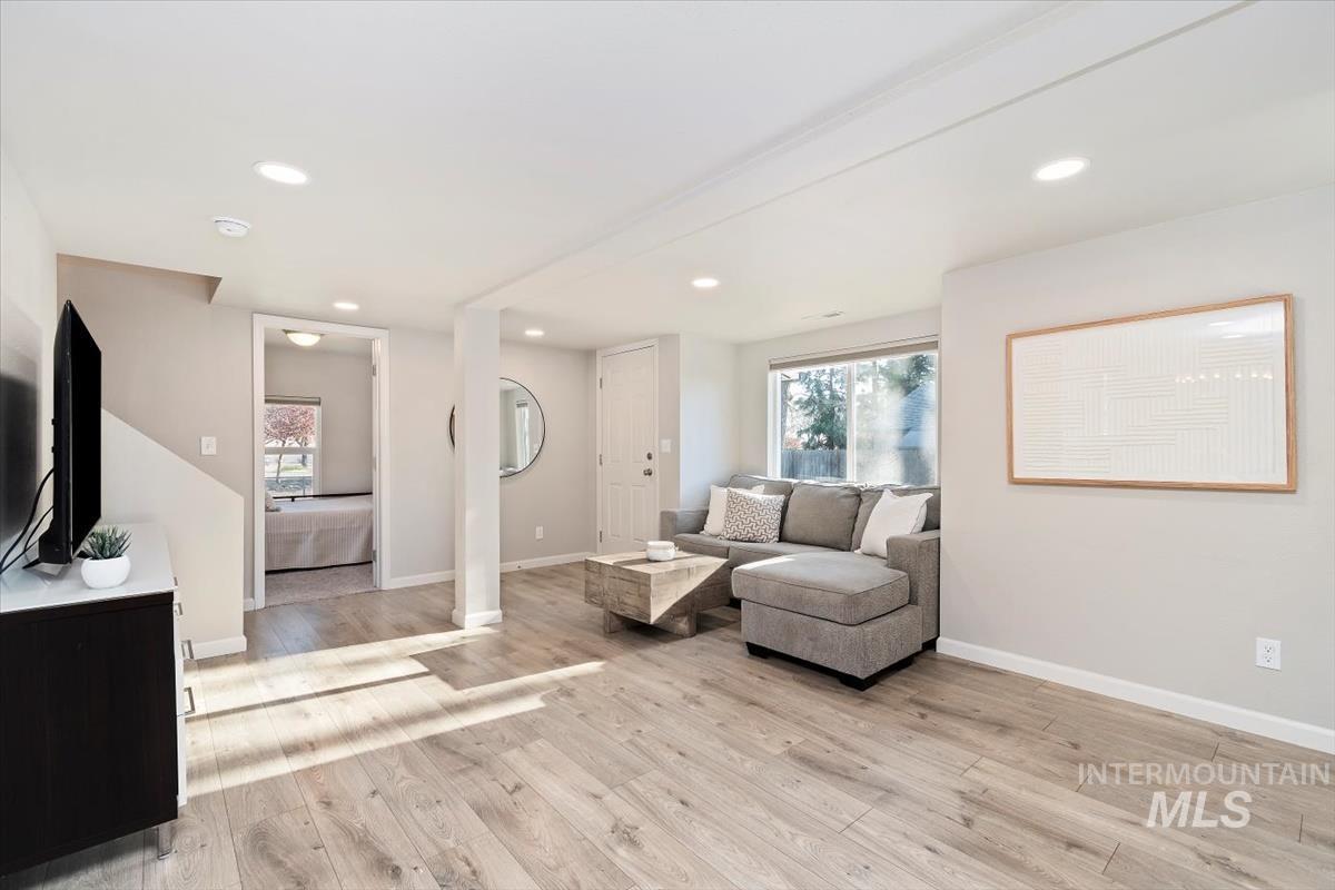 1916 E Oak St. Property Photo 15