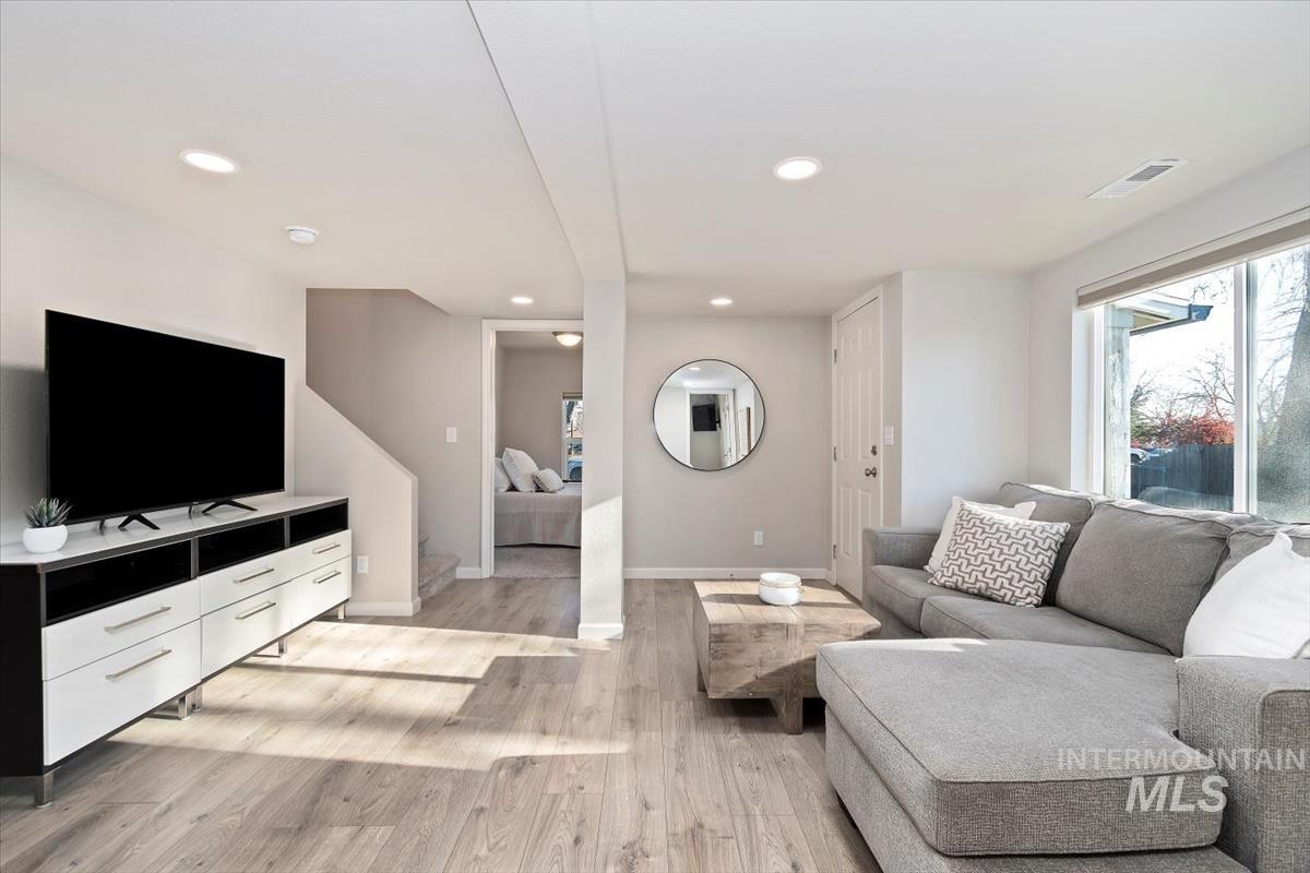 1916 E Oak St. Property Photo 18