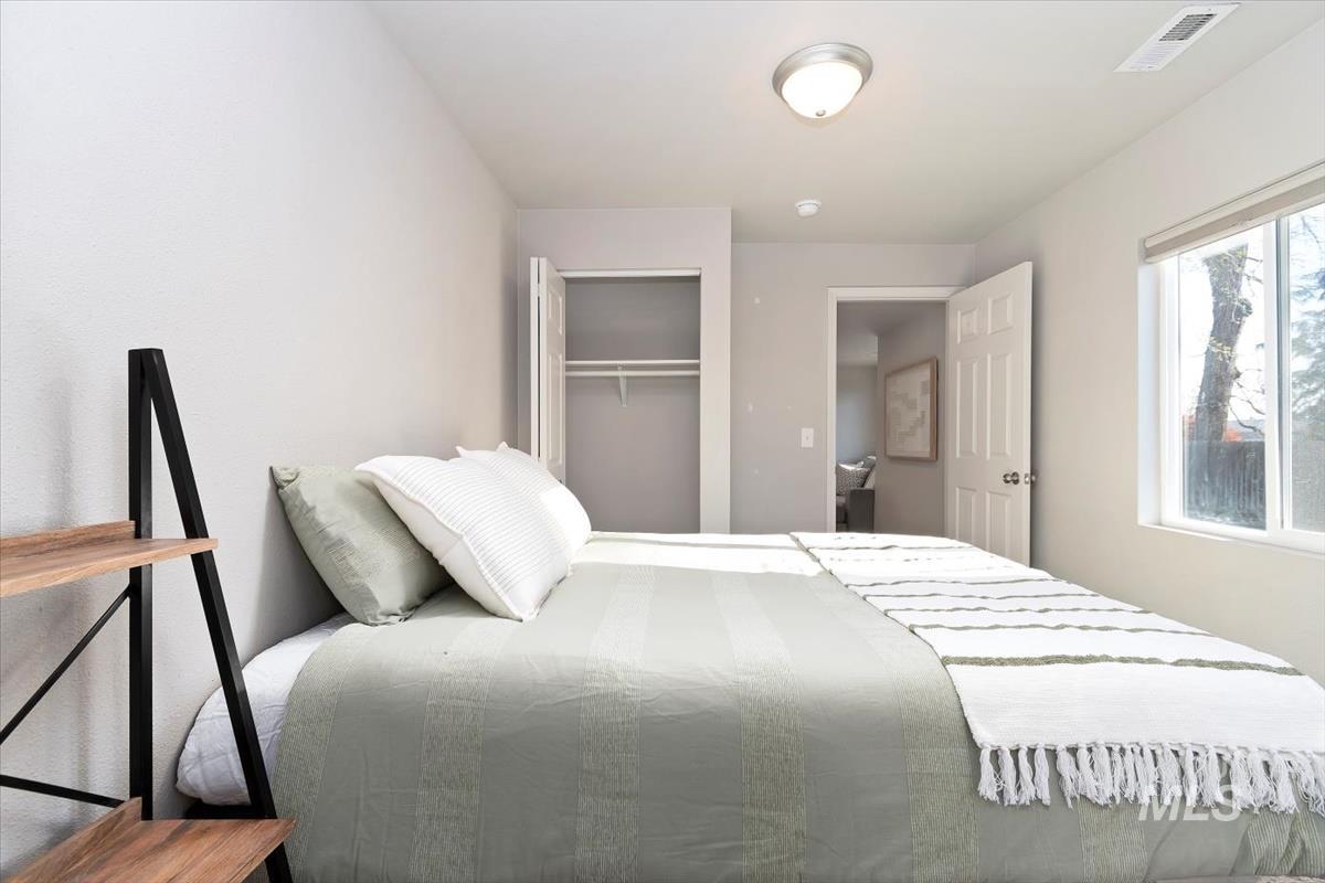 1916 E Oak St. Property Photo 20