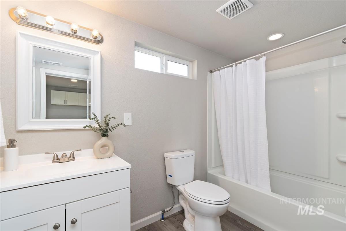 1916 E Oak St. Property Photo 21