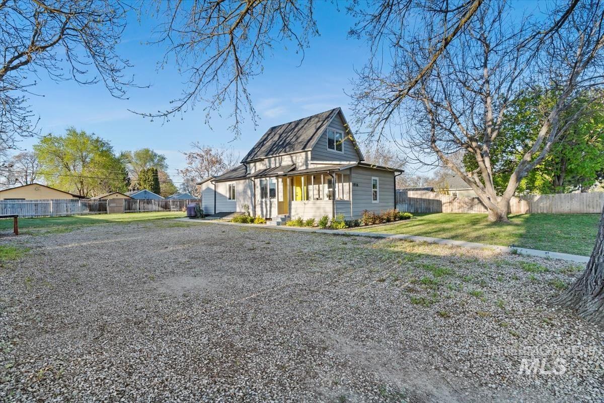 1916 E Oak St. Property Photo 36