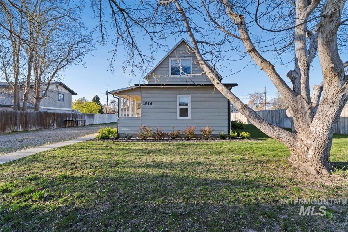 1916 E Oak St. Property Photo 39