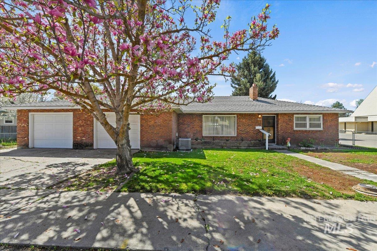 930 3rd Ave S Property Photo