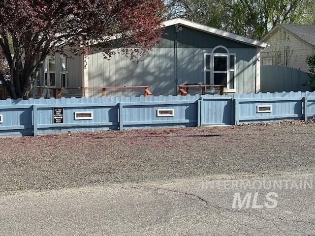 424 W Oregon Ave Property Photo