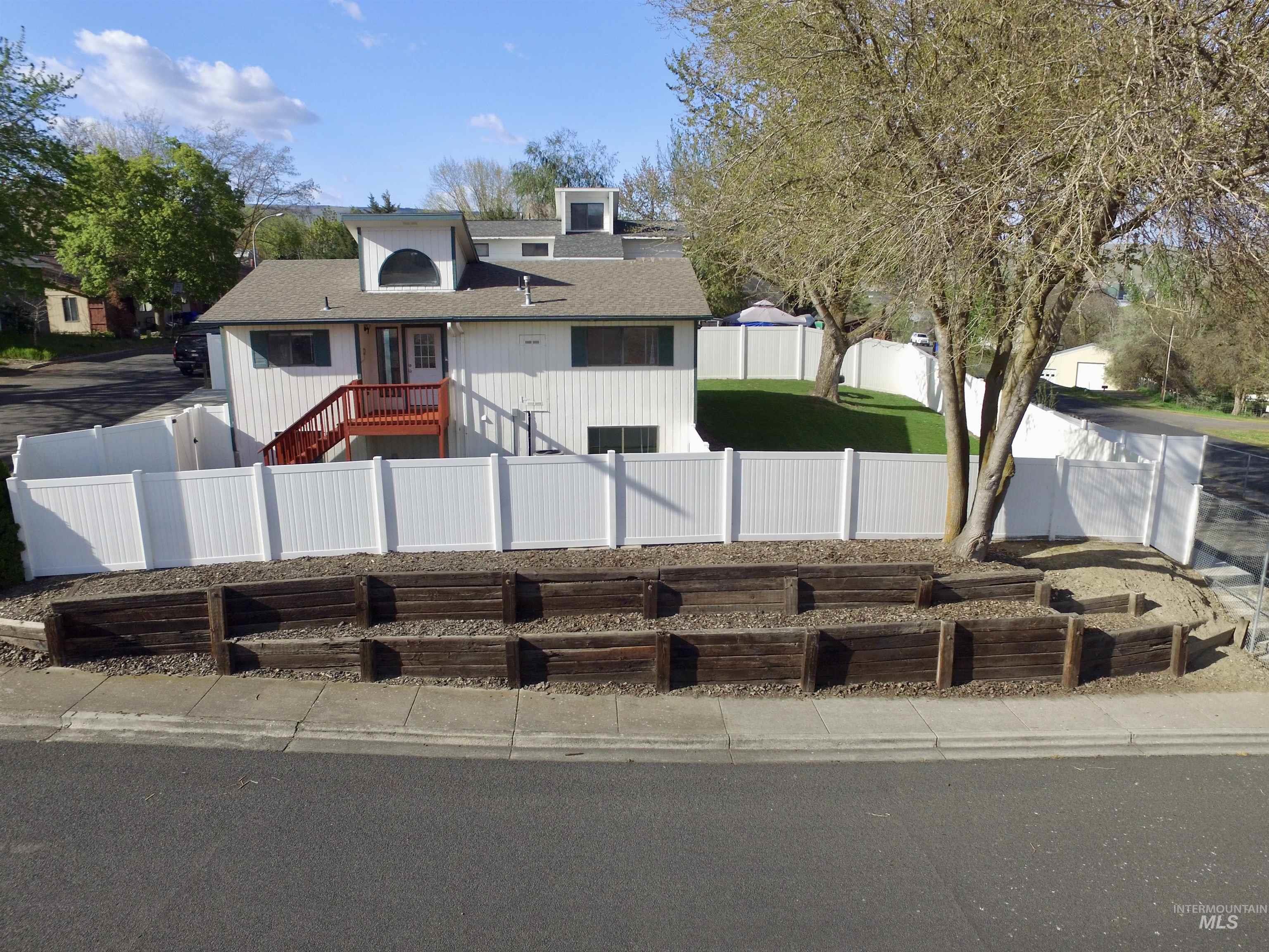 531 Silcott Court Property Photo 4