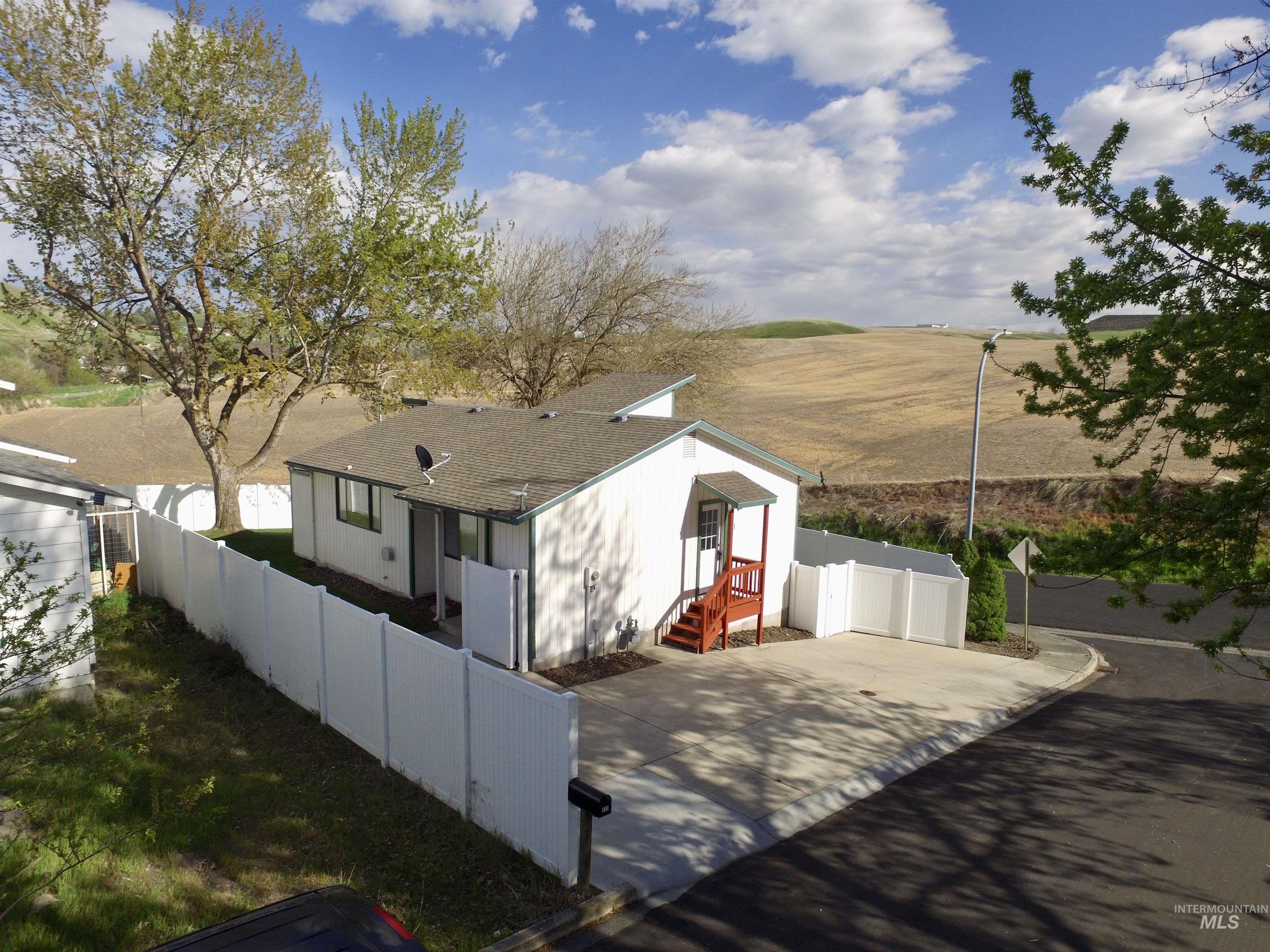 531 Silcott Court Property Photo 6