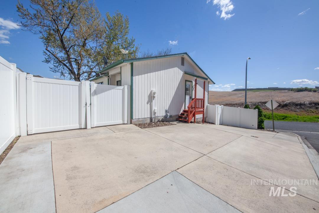 531 Silcott Court Property Photo 28