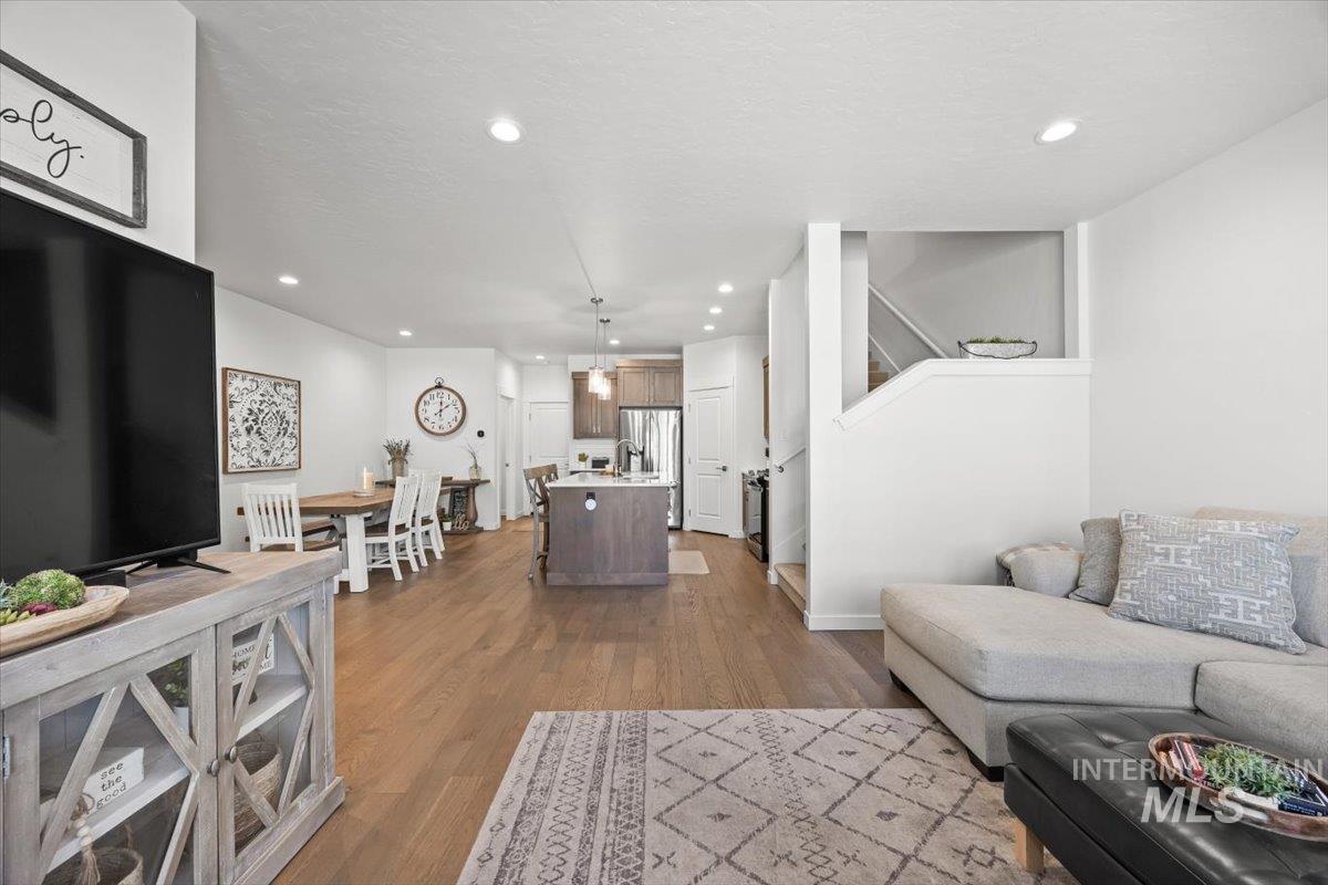 11008 W Portola St Property Photo 6