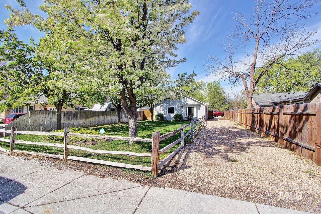 415 S Fern St. Property Photo 1