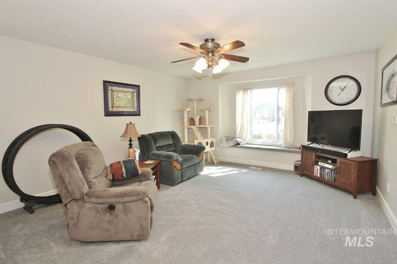 415 S Fern St. Property Photo 4