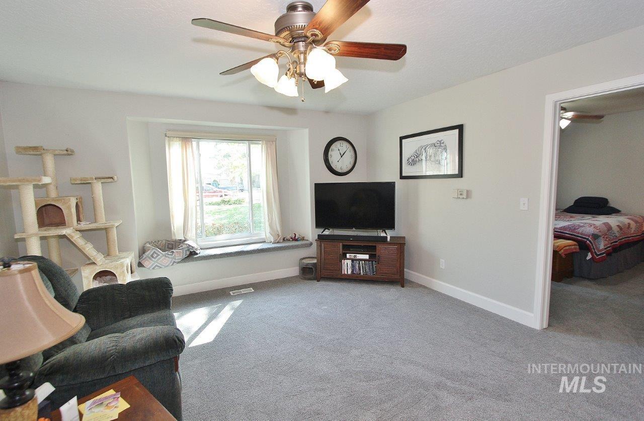415 S Fern St. Property Photo 6