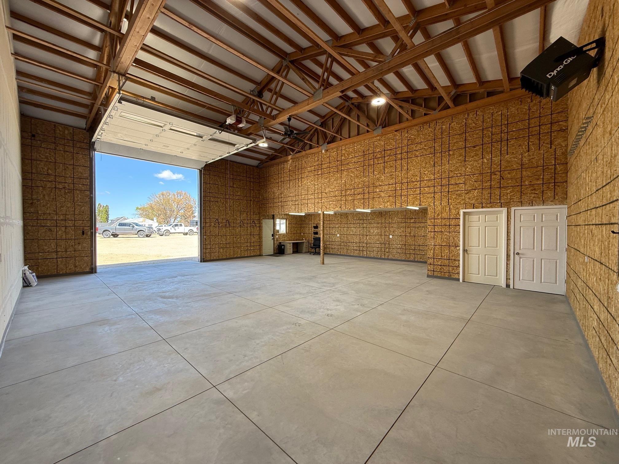 5525 E Amity Property Photo 4